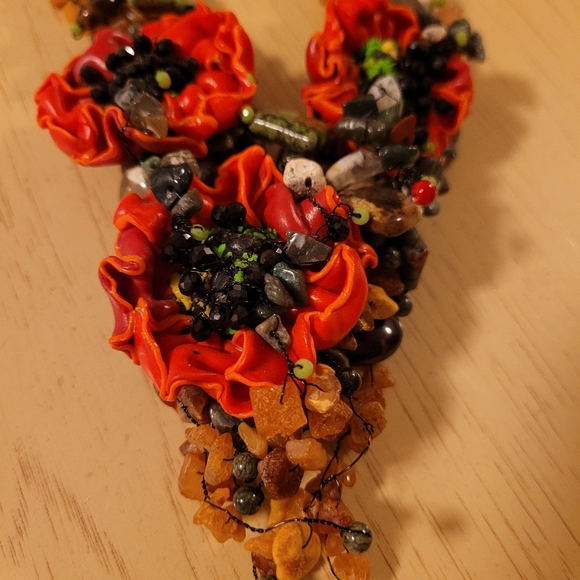 Semiprecious Stone Necklace with Resin Poppies from Ukraine 🇺🇦 - Picture 4 of 12